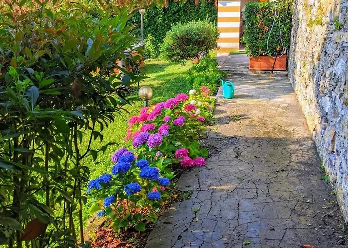 לינה וארוחת בוקר Casa Ninni 4*